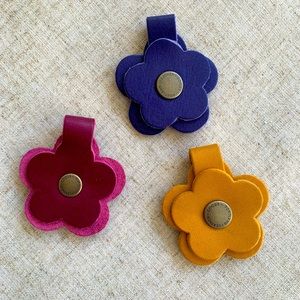 Bundle portland leather flower snaps.